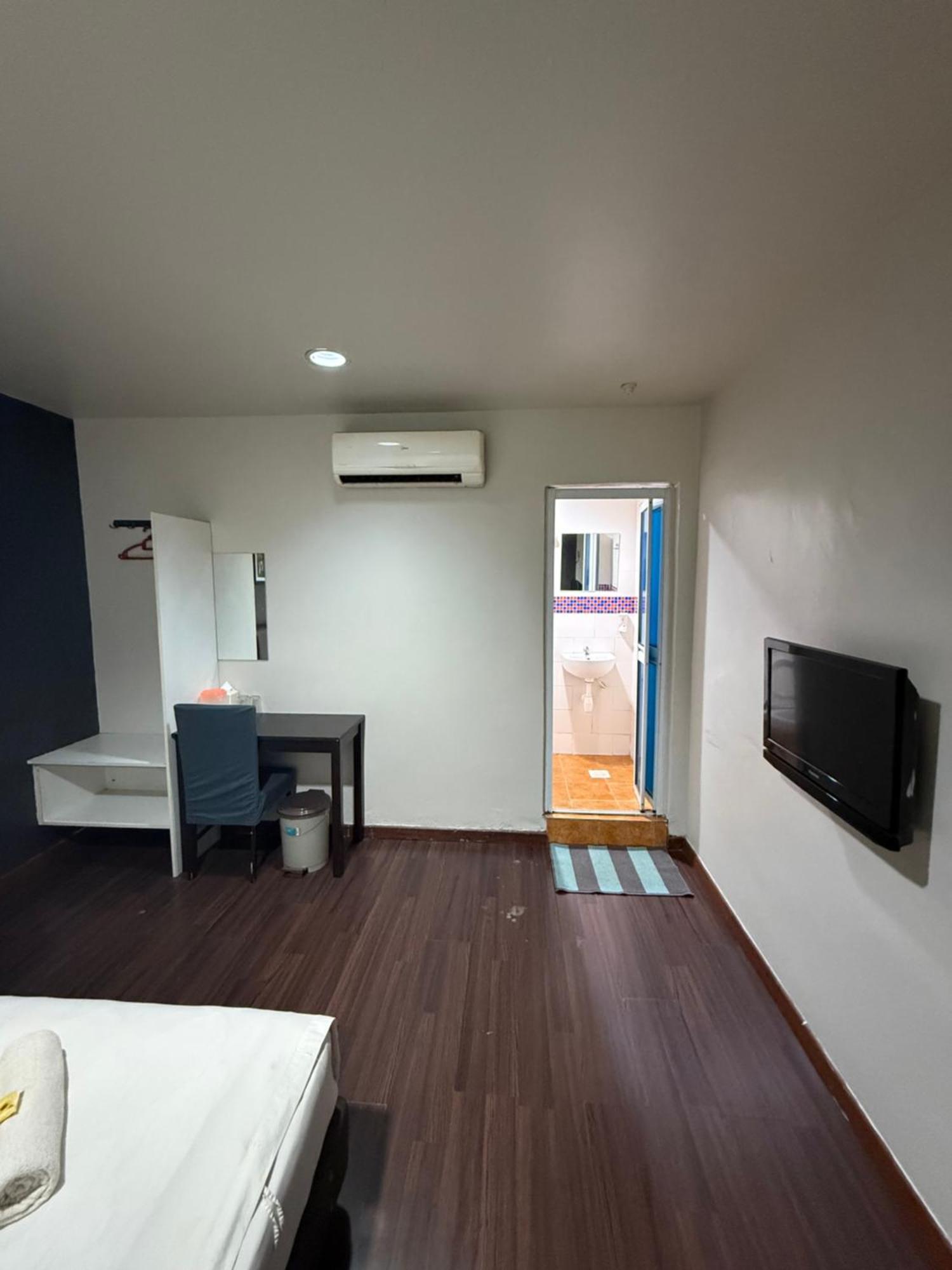Hotel 1St Living Subang Subang Jaya Esterno foto